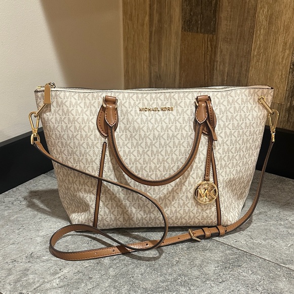 Michael Kors Large Sierra Satchel - Picture 4 of 9